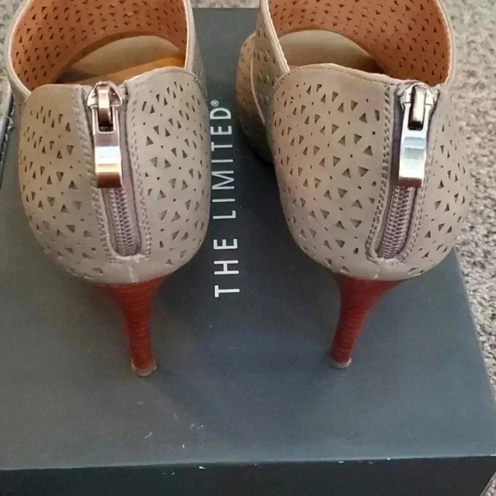 The Limited Taupe High Heels Size 9.5 - Picture 3 of 10